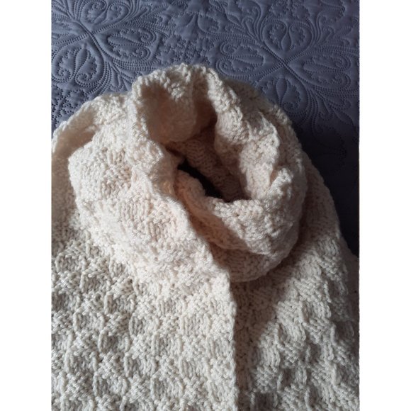 Off White knitted shawl - Picture 6 of 10
